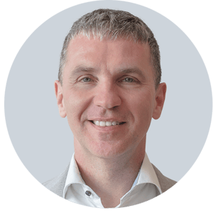 Thomas-Steinborn-headshot_circle-frame